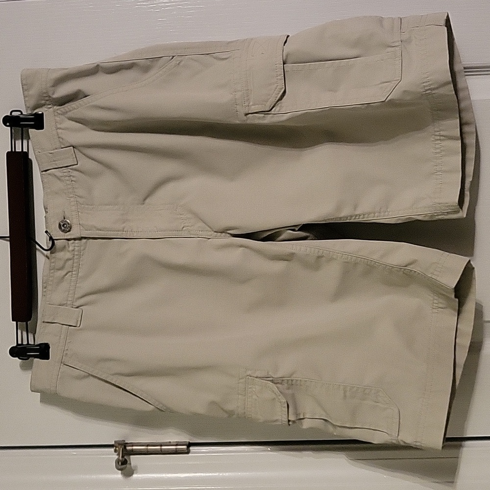The North Face Cargo Shorts - size 34 regular - NWOTs